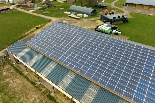 Constructeur hangar photovoltaïque : économisez et durabilisez !
